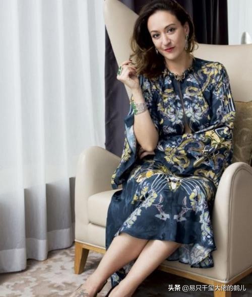 3歲父母雙亡 12歲發配海外 無緣“賭王”遺產繼承,自創品牌當富婆 3歲父母雙亡 12歲發配海外 無緣“賭王”遺產繼承,自創品牌當富婆