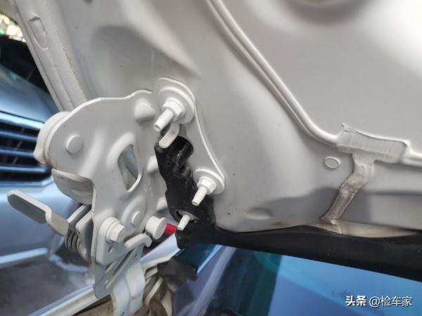 事出反常必有妖!19款賓士C報價22萬,這車螺絲都對不上 事出反常必有妖!19款賓士C報價22萬,這車螺絲都對不上