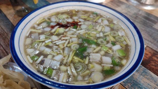 旅行洛陽，遇到美味牛肉湯，10塊錢2人吃飽，簡直就是福利餐