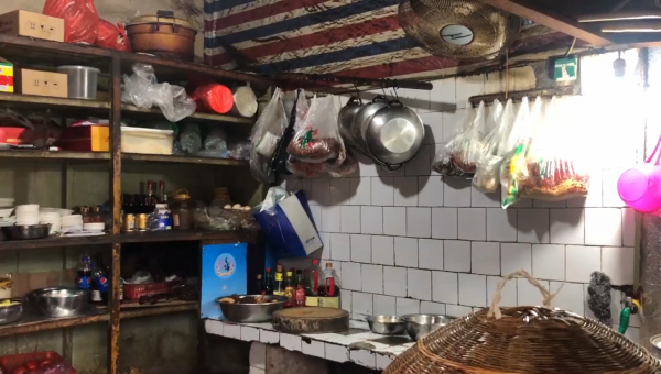 湖北最破的小飯店，四處透風還營業，唯一招牌菜90元，還送冷盤