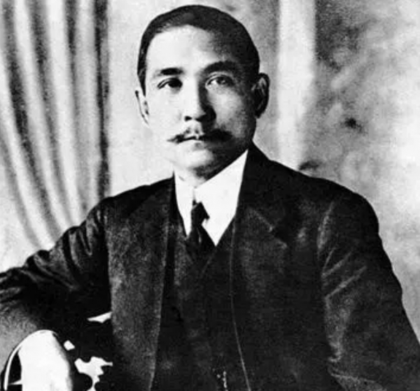 1952年，湖南槍決一反革命，省副主席之女高呼槍下留人，他是誰？