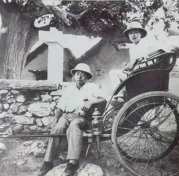 1950年林徽因抱病設計國徽，改稿數次，周恩來：添上稻穗就好了