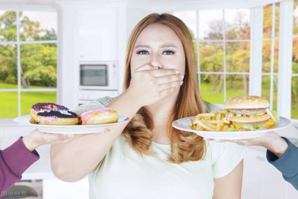 40歲女性不想比同齡人老得快，3種衰老“加速器”，儘量少碰