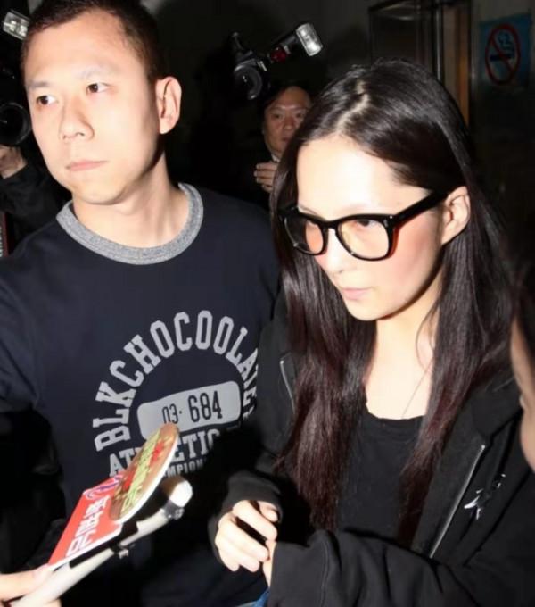 曾因妹妹涉毒而連累事業，歌手衛蘭再提當年一事，直認有埋怨對方