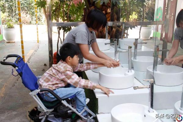 女童出生缺氧被送去搶救,讓媽媽心碎的事還在後面,已苦熬了8年 女童出生缺氧被送去搶救,讓媽媽心碎的事還在後面,已苦熬了8年