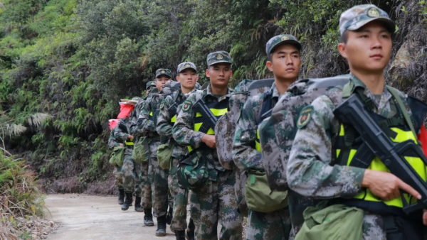 從這裡走向戰場!福建省軍區新兵連組織戰備行動演練 從這裡走向戰場!福建省軍區新兵連組織戰備行動演練