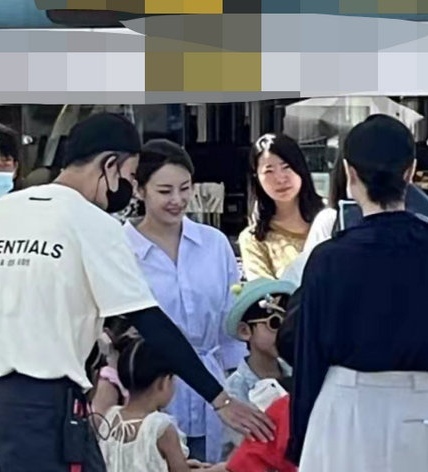 網友歡樂谷偶遇張雨綺，與小孩互動超溫柔，生圖奶油肌零瑕疵