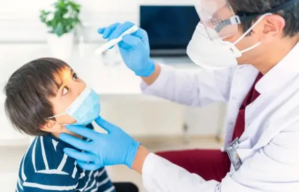 歪頭視物、常揉眼…...兒童出現這些眼部問題時，家長要這麼做