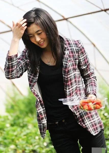 央視主持人李紅寫真集 央視主持人李紅寫真集