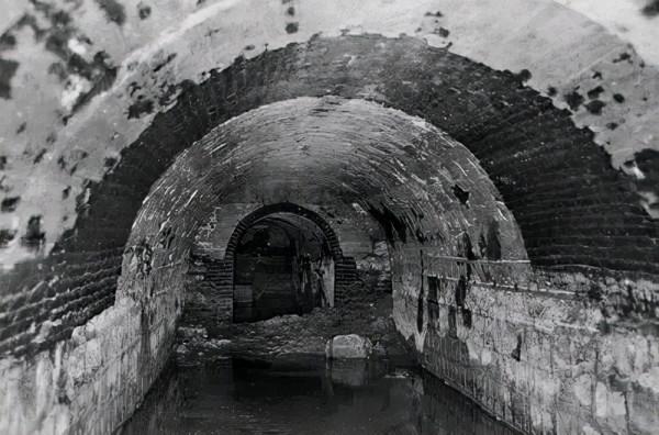 6名德軍躲進防空洞6年，物資堆積如山，最終卻被絕望擊倒