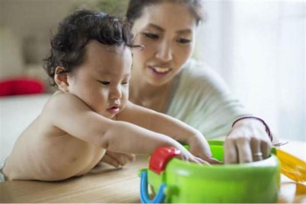 要不要給孩子報早教班