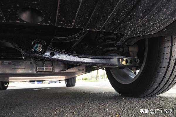 原價13.98萬 新款9.98萬！還增配！新款哪吒U夠誠意了吧？