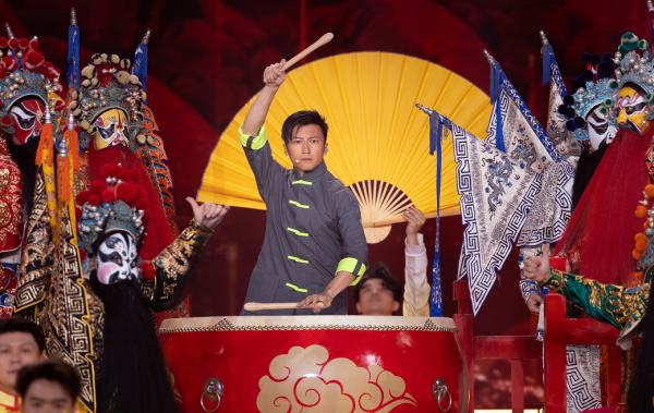 央視國慶晚會收視破3:流量退潮,謝霆鋒胡歌上熱搜,李雪健感人 央視國慶晚會收視破3:流量退潮,謝霆鋒胡歌上熱搜,李雪健感人