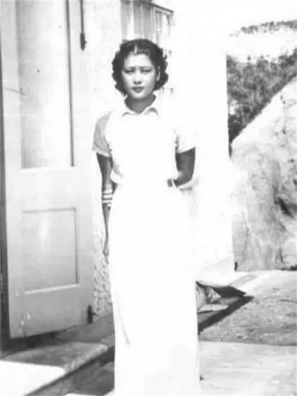 楊秀瓊：從游泳皇后到第18房姨太太，是誰毀了宋美齡的乾女兒？