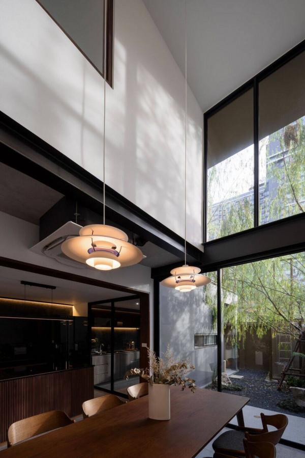 我也想給父母買這樣一套養老房，院子露臺，上下2個客廳沉穩大氣