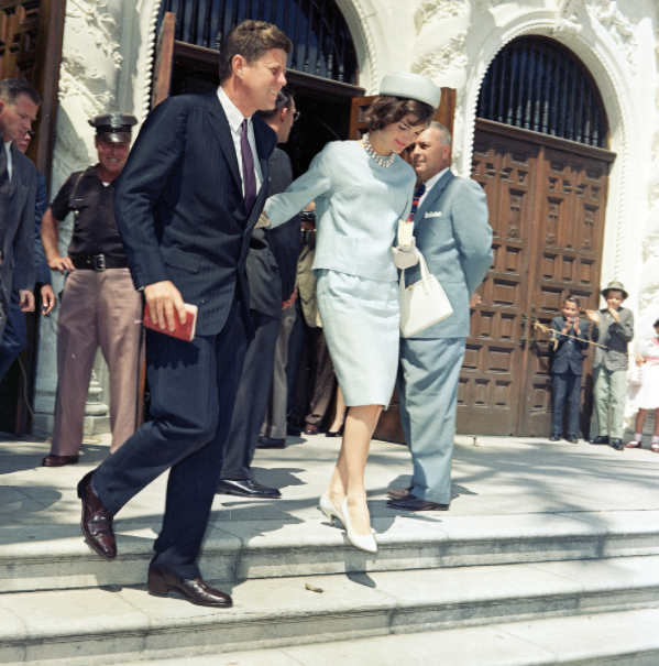 傑奎琳：24歲嫁肯尼迪，34歲成總統遺孀，再嫁希臘船王，人生完美