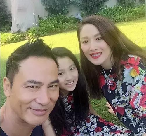 任達華女兒發育太好，16歲身高近1米8，五官神似“年輕版李嘉欣”