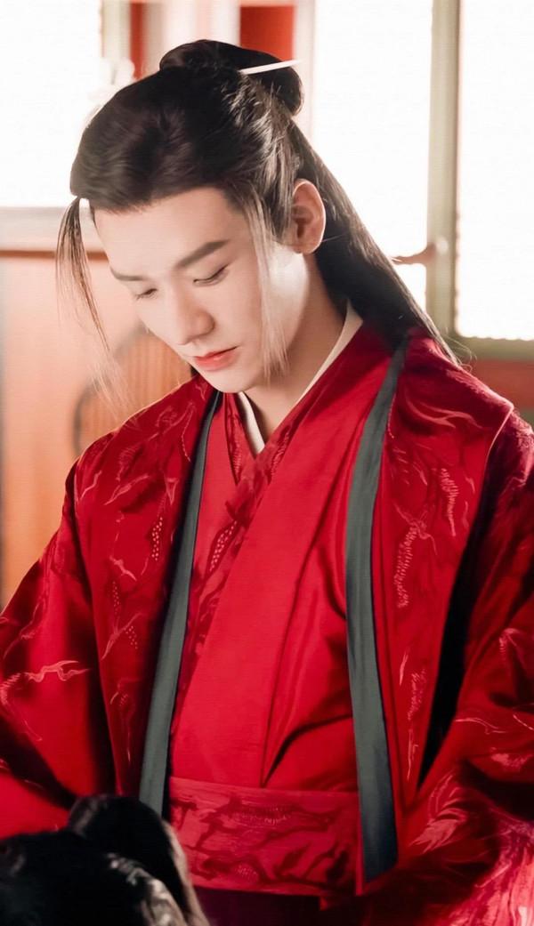 誰說大紅太俗氣?這6位紅衣造型又酷又颯,歪頭殺邪媚直擊觀眾心 誰說大紅太俗氣?這6位紅衣造型又酷又颯,歪頭殺邪媚直擊觀眾心