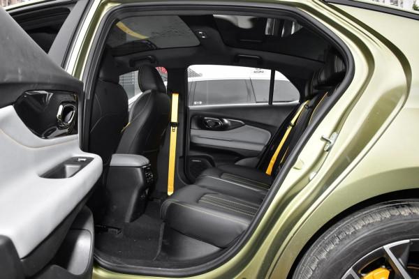 6.95s破百，雙邊四出尾排，屬於年輕人的“效能車”？傳祺影豹