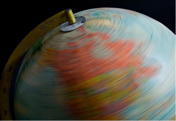 每秒630公里！神秘力量讓太陽系帶著地球遠飛，目的地在哪？