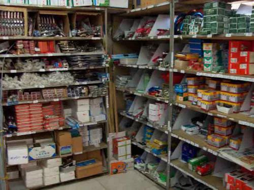 在電商的競爭下，實體五金店如何生存下去