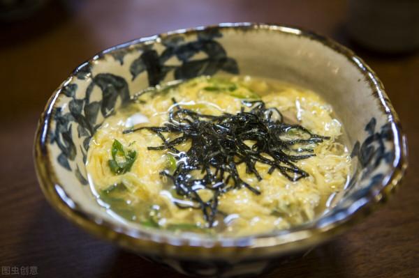 紫菜雞蛋湯，最忌雞蛋直接下鍋，教你3妙招，雞蛋不散花湯鮮味美