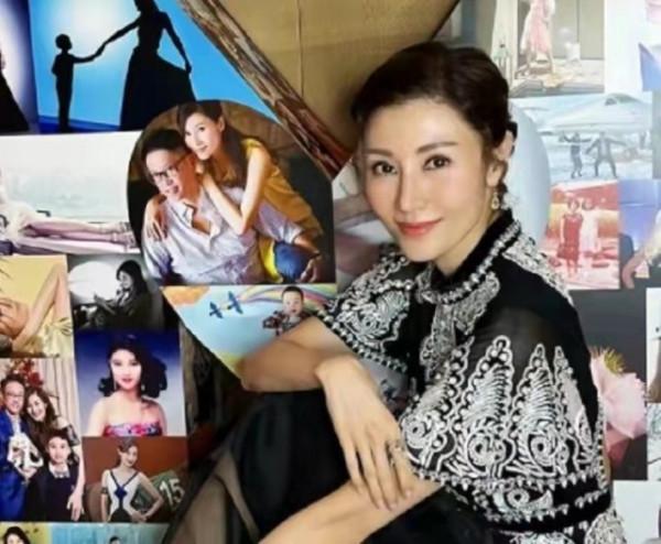 51歲李嘉欣出院後放飛自我!喝酒慶祝好開心,穿休閒裝更美回巔峰 51歲李嘉欣出院後放飛自我!喝酒慶祝好開心,穿休閒裝更美回巔峰