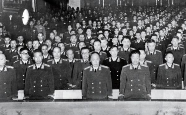 朱德位列元帥之首，可授銜證書卻不是001號，001號究竟給了誰？