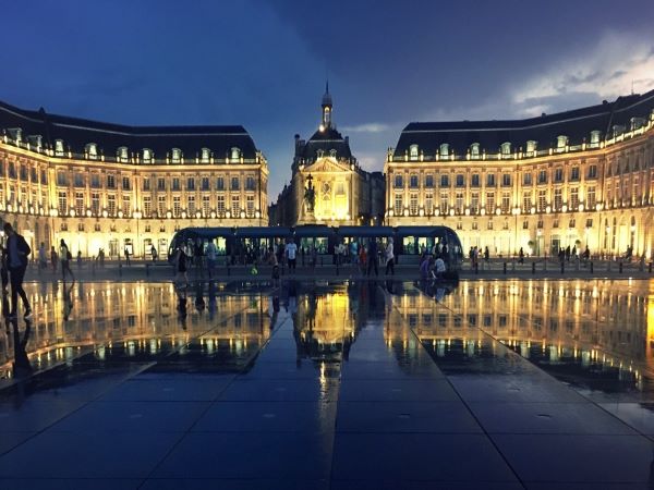 小 I 到處走 - 波爾多的“水鏡廣場”