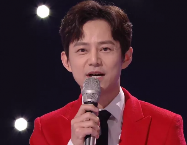 湖南臺新主持跨年亮相即翻車，找不到鏡頭不會接話，何炅都帶不動