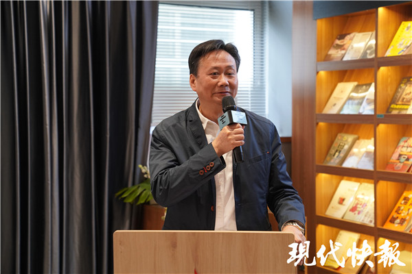 《忘記我》法文版與荷蘭文版版權輸出簽約儀式在寧舉行 《忘記我》法文版與荷蘭文版版權輸出簽約儀式在寧舉行