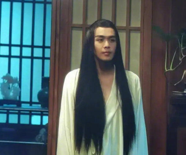 求求男演員不要再披頭散髮了，“黑長直”不是人人都能駕馭的