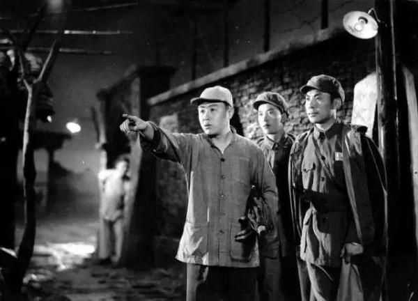 《霓虹燈下的哨兵》趙大大，與曹銀娣離婚後，袁嶽孤獨走完餘生？