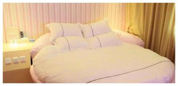 三張床那張看起來最舒服，看看你老了以後有沒有福氣