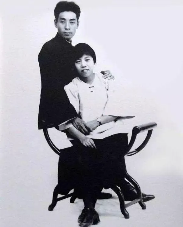 周恩來與鄧穎超書信頻傳，留住了愛情最好的模樣