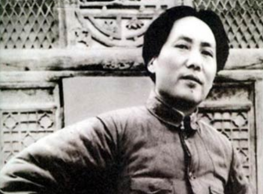 57年彭德懷邀楊至成去中南海，毛主席見到他後：你怎麼不來看我呢