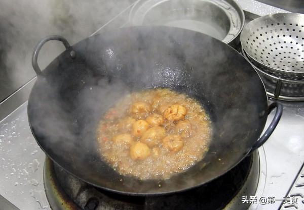 油麵筋塞肉,調製肉餡有講究,滑嫩爽口,不易鬆散,口口爆汁 油麵筋塞肉,調製肉餡有講究,滑嫩爽口,不易鬆散,口口爆汁