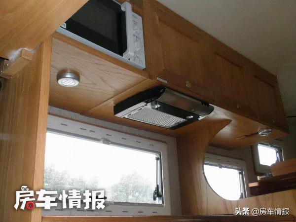 豐田陸巡變身房車,越野能力依舊強悍,還多了能睡覺洗澡的小公寓 豐田陸巡變身房車,越野能力依舊強悍,還多了能睡覺洗澡的小公寓