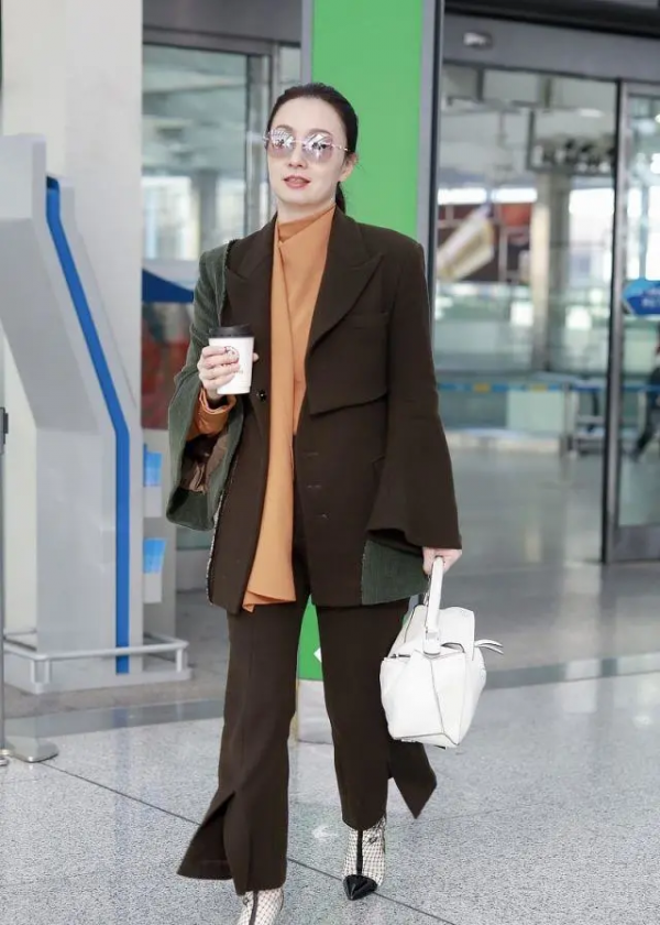 搭配太重要!陶紅一件皮草穿出兩種效果:一次像大媽,一次是貴婦 搭配太重要!陶紅一件皮草穿出兩種效果:一次像大媽,一次是貴婦