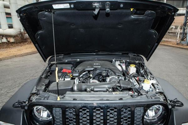 新車 &vert; 約合人民幣22萬起售，Jeep&OpenCurlyDoubleQuote;角鬥士&rdquo;廣州車展亮相&plus;預售