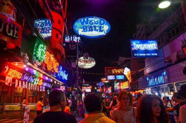 泰國曼谷摩天輪夜市，夜晚流光溢彩，泰國旅遊百分百不會錯過