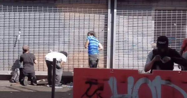 美國疏於毒品管控，費城街頭“喪屍”遍地，恐要變成另一個墨西哥