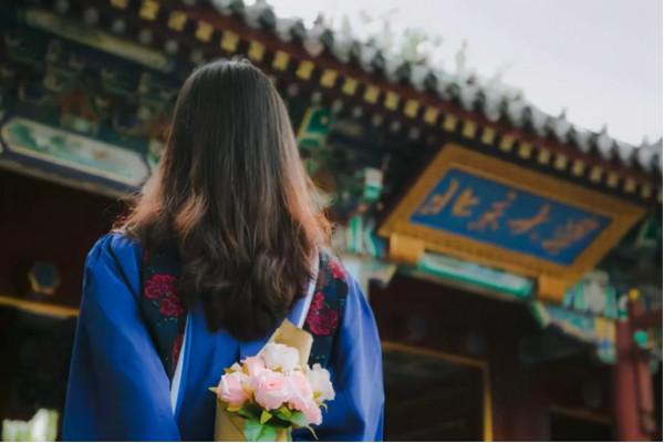 新疆女孩656考上北大，加分政策沒問題，但卻因母校問題引發熱議