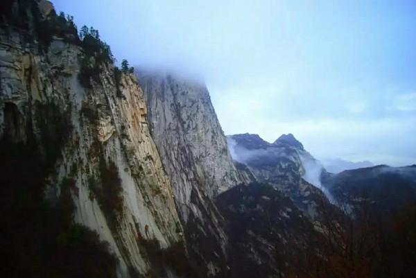雨上華山長空棧道