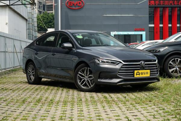 秦Pro DM，配插電式混動發動機，百公里加速時間5.9秒，造型有美感