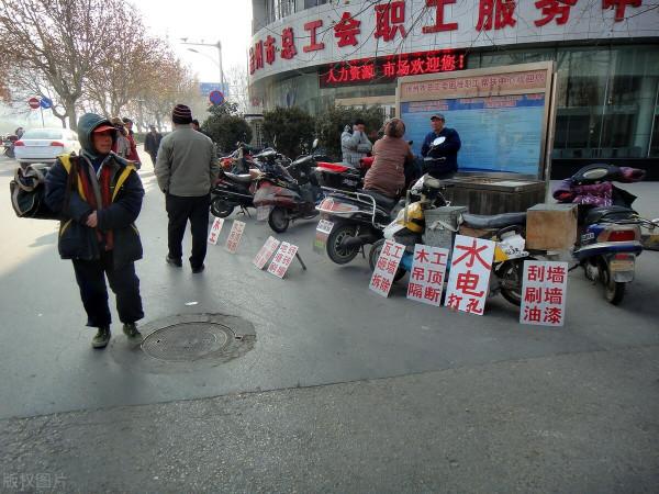 年後&OpenCurlyDoubleQuote;復工規模&rdquo;縮減，留在農村更賺錢？農民工扎心三句話讓你懂