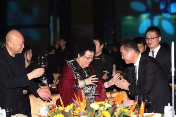 大遲重瑞11歲的陳麗華，除了一屋子的收藏家當，到底哪點吸引了他