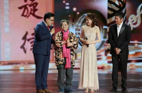 “歌壇聖女”朱逢博:30歲和老師閃婚,84歲守了老公骨灰13年 “歌壇聖女”朱逢博:30歲和老師閃婚,84歲守了老公骨灰13年