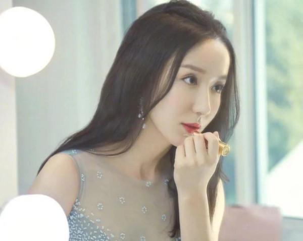 “三無”藝人婁藝瀟,如何把一手好牌打的稀爛 “三無”藝人婁藝瀟,如何把一手好牌打的稀爛