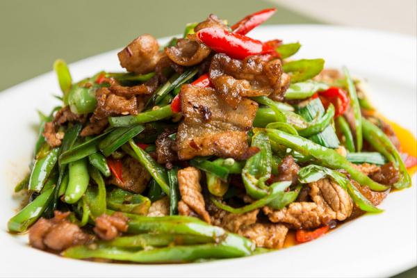 辣椒炒肉,先炒肉還是辣椒?掌握正確炒制順序,豬肉鮮香辣椒入味 辣椒炒肉,先炒肉還是辣椒?掌握正確炒制順序,豬肉鮮香辣椒入味